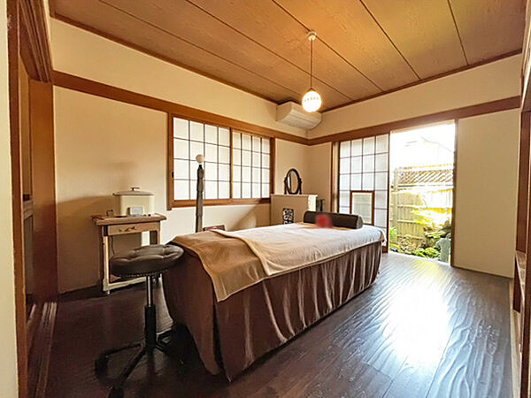しっとりと落ち着いた雰囲気の和室（約7帖）