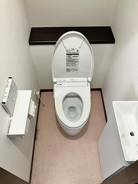 ウォシュレットを採用しています。清潔な使い心地。