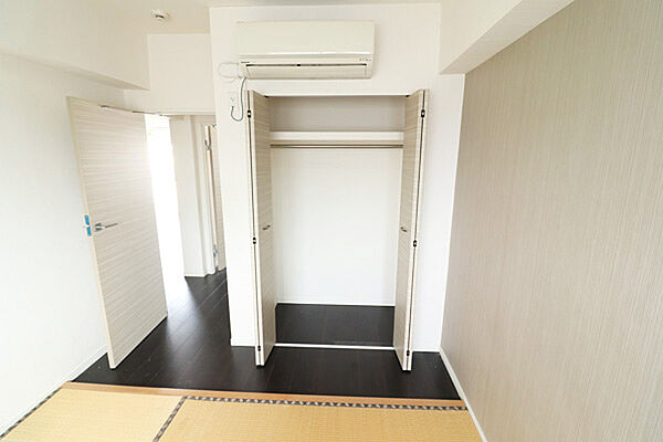 部屋ごとに設けられた収納スペースで住空間もスッキリ広々