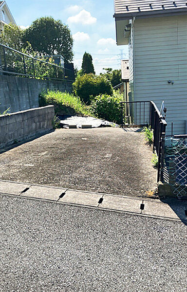 南側ひな壇のため陽当り良好です