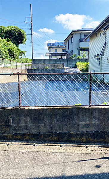 第一種低層住居専用地域の閑静な住宅地。