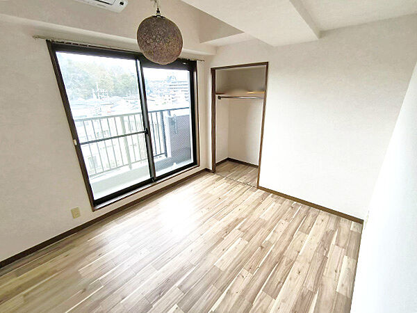西側の洋室は、廊下とつながる独立したお部屋で、しっかりと個室としてご利用いただけます。