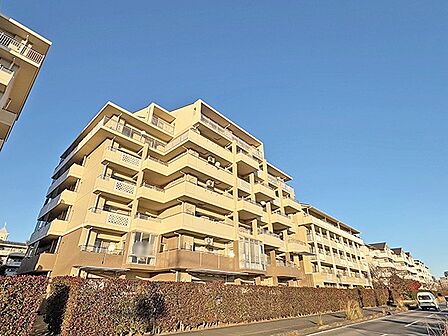 アバンドーネ原5番街11号棟 全15棟のビッグコミュニティ 2階・南×東 角部屋 4LDKタイプです