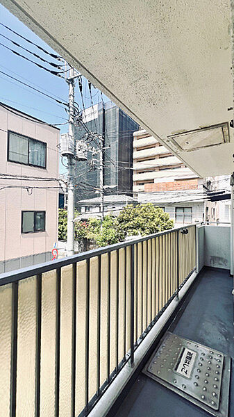 西向きの日当たりの良いバルコニー