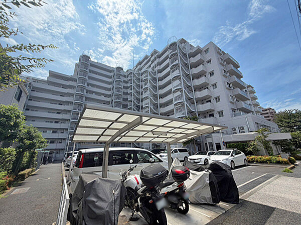 総戸数168戸の大規模レジデンス。ゆとりある敷地と充実した共用施設が魅力です