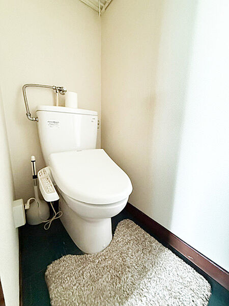 清潔感のあるシンプルなトイレです