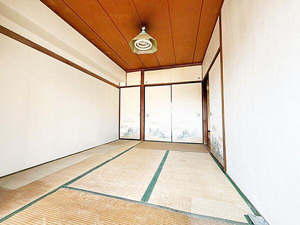 押入を備えた使い勝手の良い和室