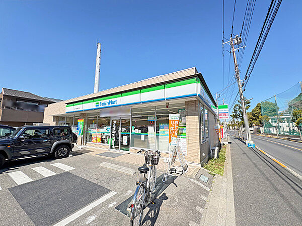 ファミリーマートまで約290ｍ(徒歩4分)