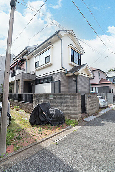 南東側から撮影した外観