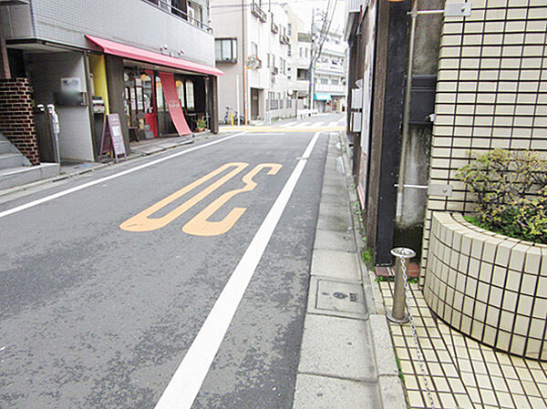 前面道路　西側方面を望む