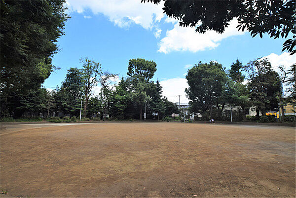 豊島区立池袋本町公園まで約86m