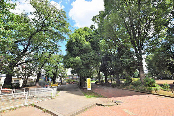 豊島区立池袋本町公園まで約86m