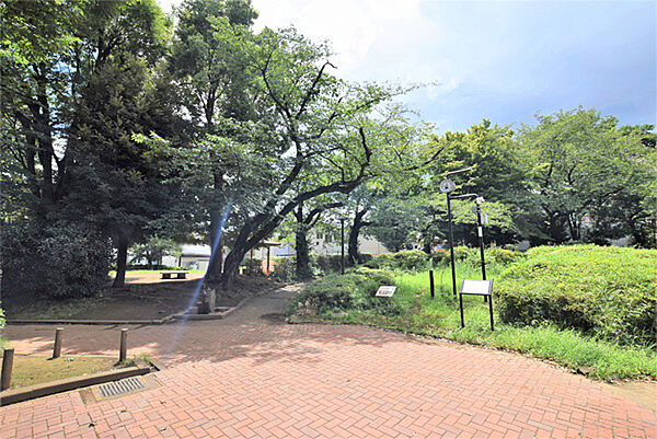 豊島区立池袋本町公園まで約86m