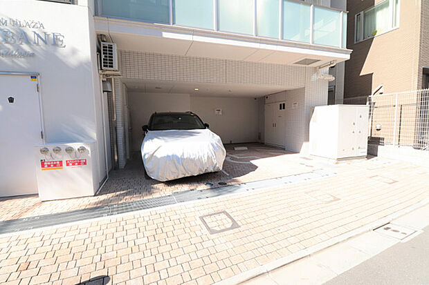 居住者専用駐車場。