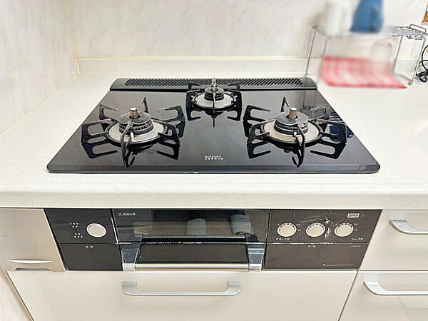 同時に色々な料理を作ることができる3口ガスコンロ