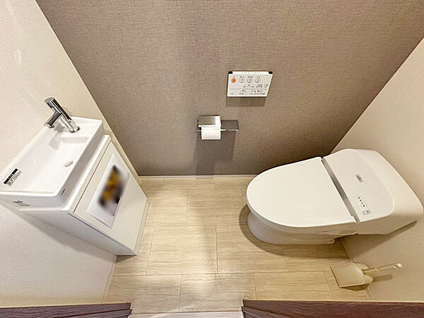 トイレ内に独立タイプの使いやすい手洗いを設置　毎日の使い心地を向上