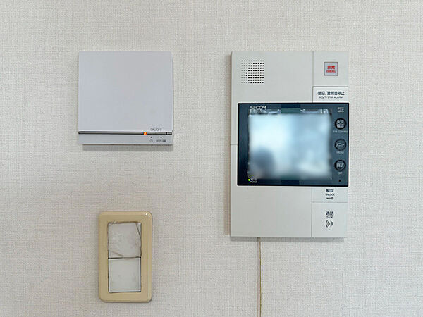 来訪者の顔が確認出来てセキュリティー性の高いＴＶモニター付インターホン