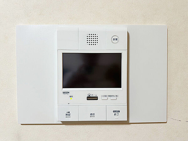 訪問者を音声と映像で確認できるＴＶモニター付インターホン　録画機能や非常警報ボタンも備えています