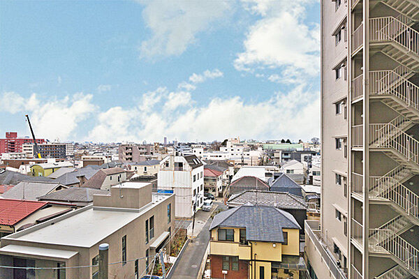 バルコニーからの眺望　南東向きのため陽当り・通風・眺望良好です