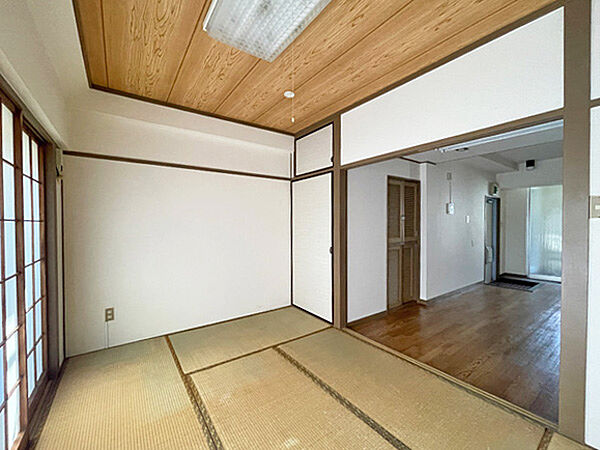 来客用としても使える、使い勝手の良い和室です