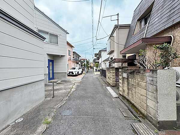 前面道路幅員2　徒歩10分圏内に小学校、商店街、公園などが揃っており、住みやすい住環境が魅力です。