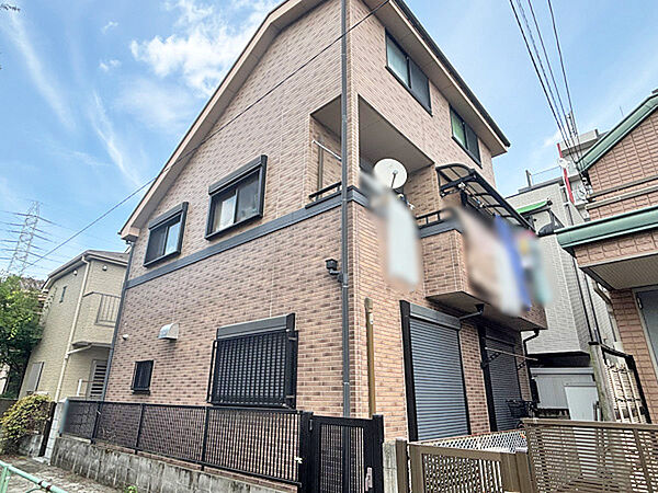 落ち着いたデザインが印象的な戸建住宅です