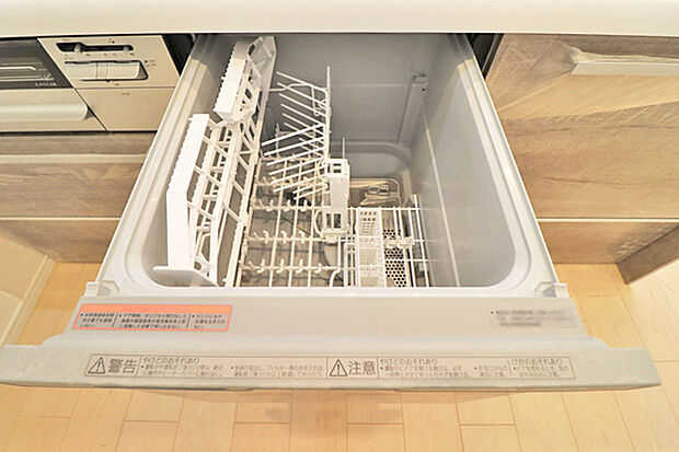 ビルトイン食洗機は置き場所もとらないので、調理スペースは広々使えます。