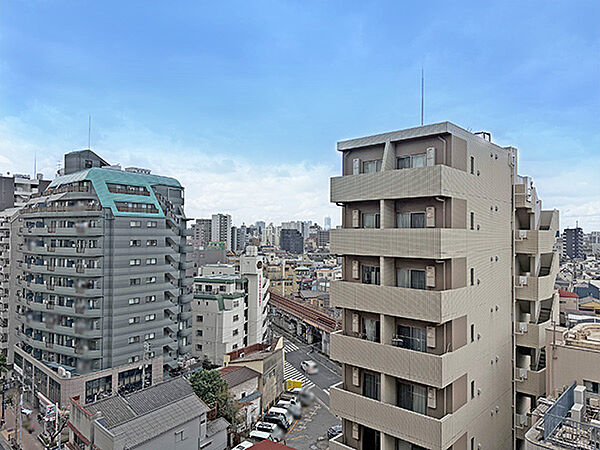 10階バルコニーからの眺望です。角住戸につき、眺望良好です。