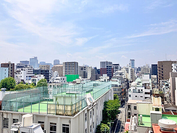 前面に遮るものがなく、眺望は開けていて、気持ちよい空が広がります。