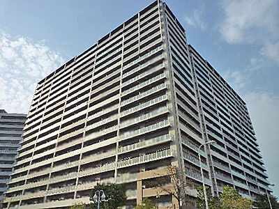 外観:~都立汐入公園の豊かな緑と隅田川の開放感~ ■総戸数377戸20階建のビックコミュニティ 外観:~都立汐入公園の豊かな緑と隅田川の開放感~ ■総戸数377戸20階建のビックコミュニティ