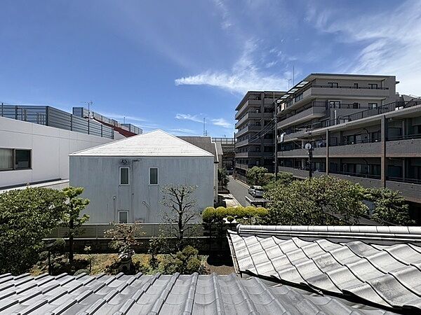 天気の良い日は気持ちのよい青空が楽しめそうです。ぜひ現地で実際の陽当り状況や眺望をお確かめください。【住戸からの眺望】