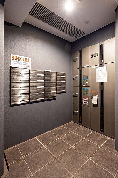 ■不在時にも便利な宅配ボックスがございます。