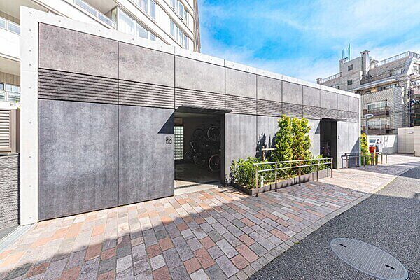 屋根付き駐輪場につき雨の日も安心です