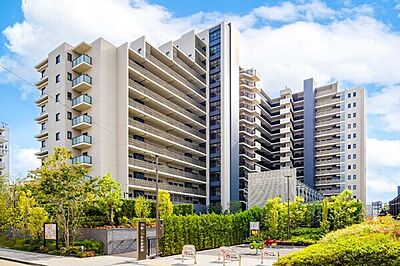 外観：2023年1月築、総戸数218戸の大規模レジデンス