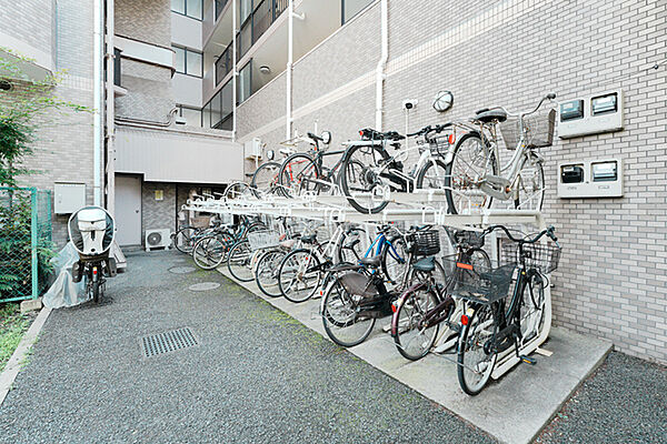 駐輪場も清潔感があり、管理が行き届いています。