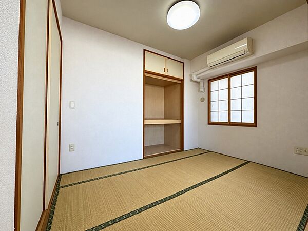 約5.0帖の和室です。