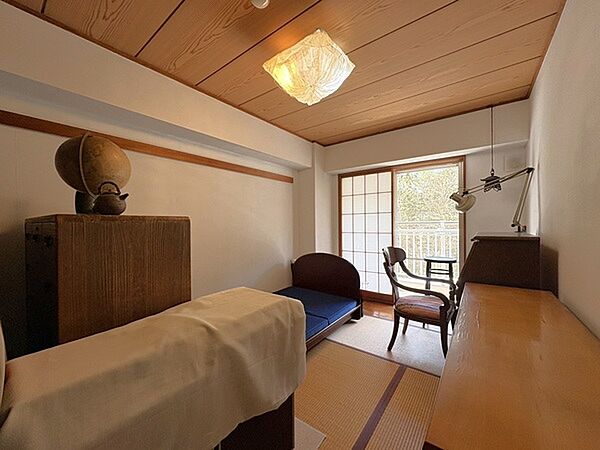約6帖の和室。家具・調度品は販売対象には含まれません。