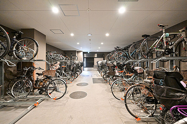 駐輪場 一部電動アシスト自転車の駐輪可能 ※空き状況は要確認 その他屋外にも駐輪場あり