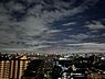 周辺：高層階ならではの眺望と、きらめく都心夜景を享受する贅沢なロケーション
