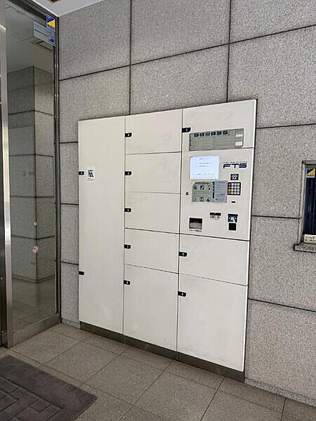 忙しい毎日の荷物受け取りをサポートする宅配ボックス付き
