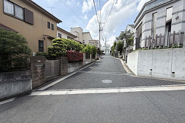 北側前面道路