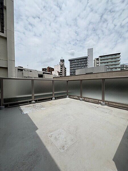 約12.52m2のルーフバルコニー