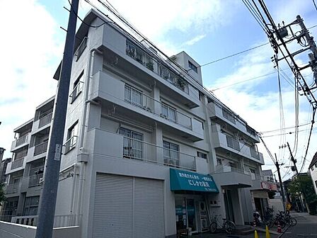 京浜急行線「大森町」駅まで徒歩8分、通勤・通学やお出かけに便利な立地。南東角住戸のご案内です。【現地外観写真】