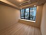 リビング/ダイニング：お部屋は11階部分の北東向き住戸、1LDK+納戸の間取りです。