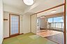 室内：※販売対象に家具・調度品は含まれません。約5帖和室は半帖畳が採用されモダンな印象。様々なシーンで活用できます。