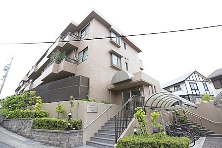 地下鉄名城線「茶屋ヶ坂」駅徒歩15分。徒歩圏内に買物施設や小学校が揃い、快適な暮らしが叶います。【現地外観】