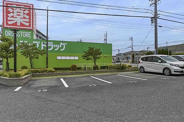 平面自走式駐車場です。機械式と比較して入出庫の待ち時間がなく、快適なカーライフをサポートします。【駐車場】