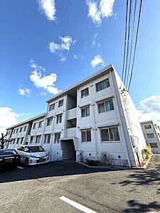 外観：地上4階建マンションの最上階4階部分に位置しています。地下鉄鶴舞線「塩釜口」駅まで徒歩8分の立地。【現地外観写真】