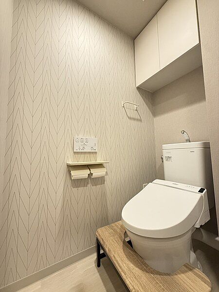 トイレには北欧調のアクセントクロス採用されております。トイレには北欧調のアクセントクロス採用されております。