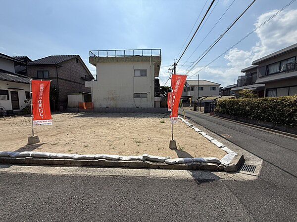 現地土地写真です。東側道路から撮影しております。区画No.Aで北東角地の物件です。現地土地写真です。東側道路から撮影しております。区画No.Aで北東角地の物件です。